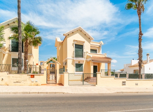 Resale - Villa - Orihuela Costa - Villamartin