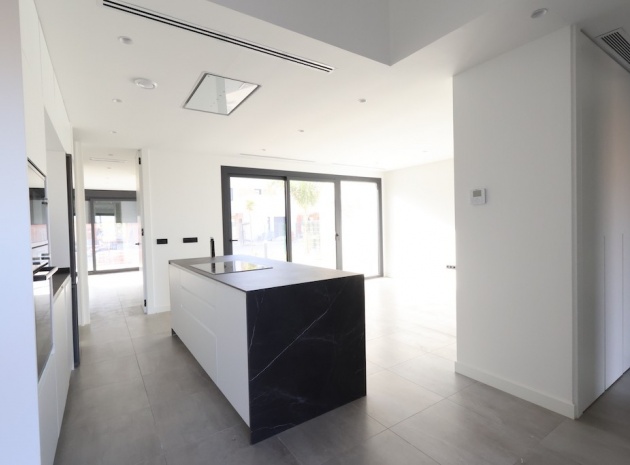 Resale - Villa - Los Alcazares