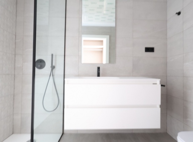 Resale - Villa - Los Alcazares