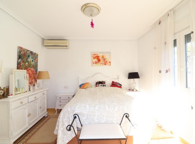 Resale - Villa - La Zenia