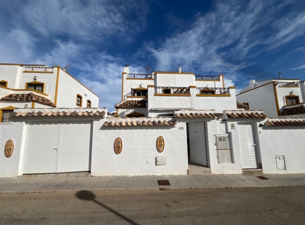 Resale - Villa - Los Montesinos - entre naranjos