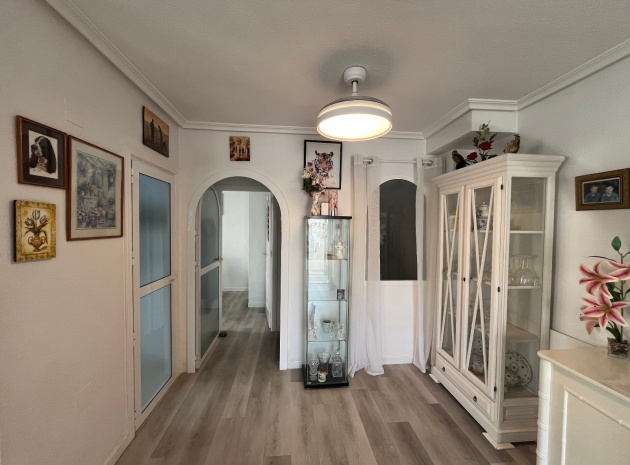 Resale - Villa - Los Montesinos - entre naranjos