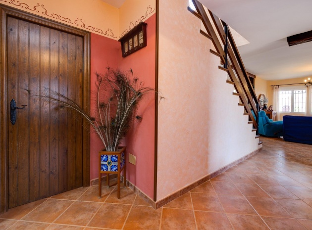 Resale - Villa - San Miguel de Salinas - las comunicaciones