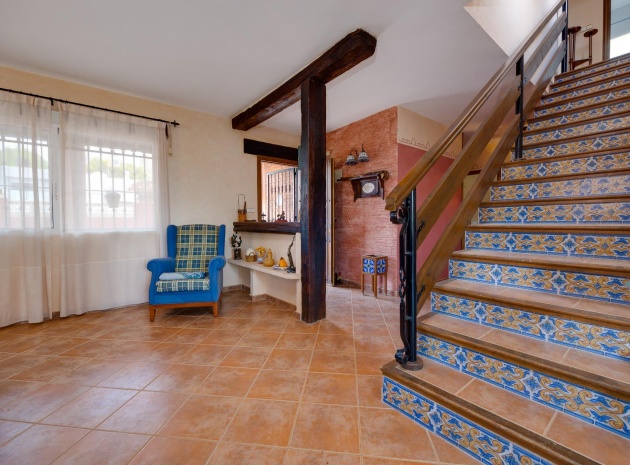 Resale - Villa - San Miguel de Salinas - las comunicaciones