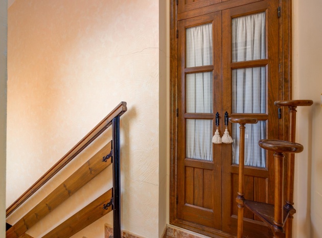 Resale - Villa - San Miguel de Salinas - las comunicaciones