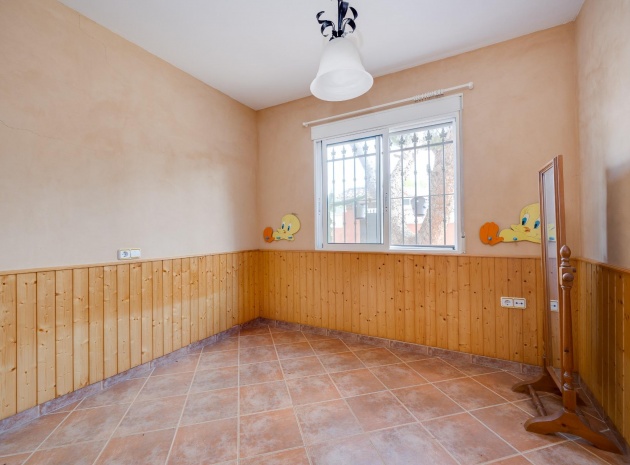 Resale - Villa - San Miguel de Salinas - las comunicaciones