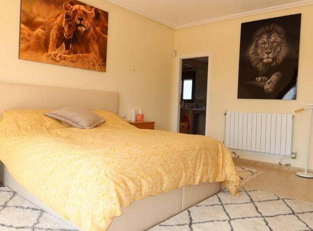 Resale - Villa - Orihuela