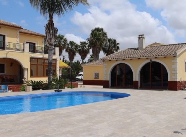 Resale - Villa - Orihuela
