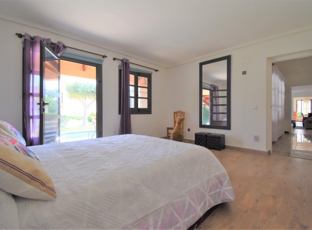 Resale - Villa - Villamartin - Los Dolses