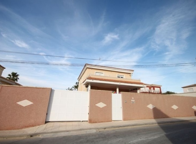 Revente - Villa - Torrevieja - Aguas Nuevas