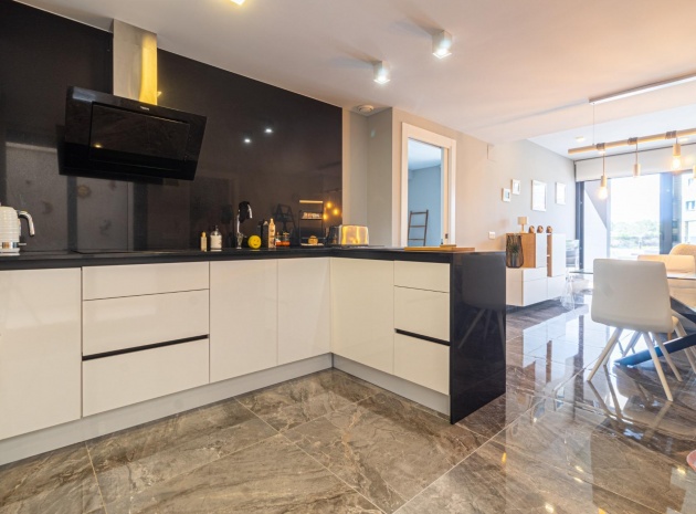 Återförsäljning - Lägenhet - Los Altos - Res. El Amanecer