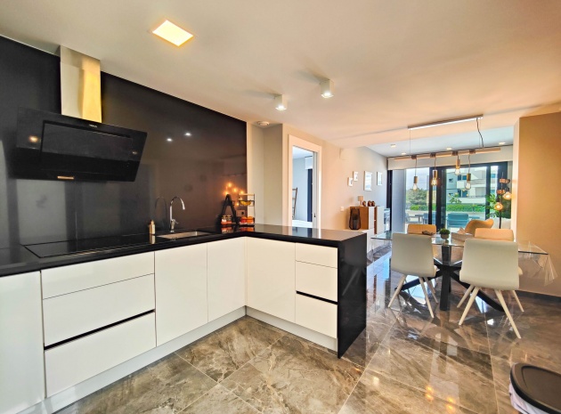 Återförsäljning - Lägenhet - Los Altos - Res. El Amanecer