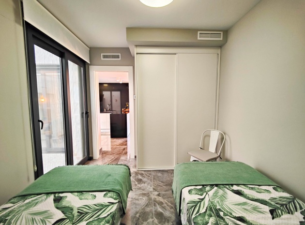 Återförsäljning - Lägenhet - Los Altos - Res. El Amanecer