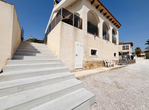 Wiederverkauf - Villa - San Miguel de Salinas - las comunicaciones
