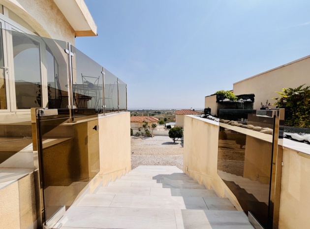 Wiederverkauf - Villa - San Miguel de Salinas - las comunicaciones