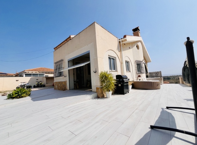 Wiederverkauf - Villa - San Miguel de Salinas - las comunicaciones