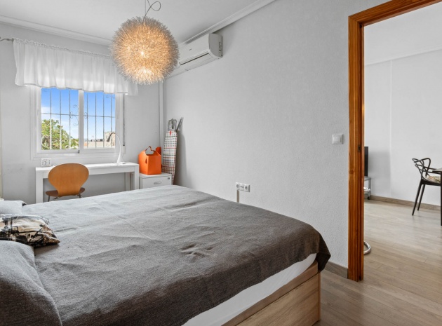 Resale - Apartment - Torrevieja - Beachside Torrevieja