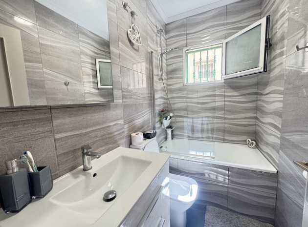 Wiederverkauf - Villa - Villamartin - El Galan