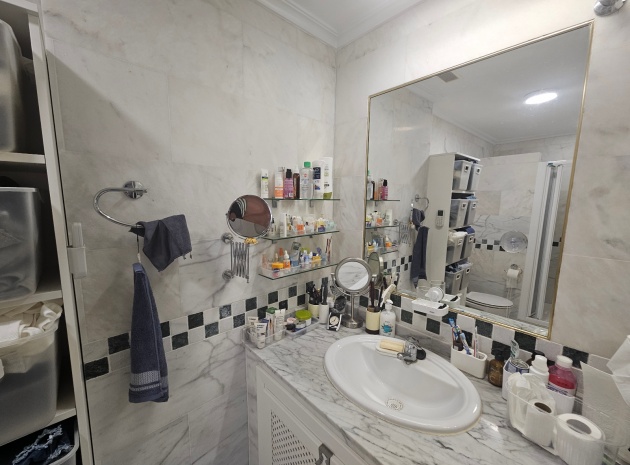 Resale - Apartment - Villamartin