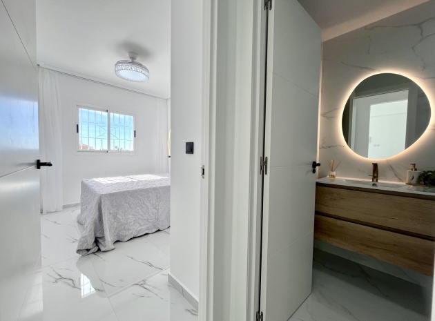 Återförsäljning - Lägenhet - Playa Flamenca - zeniamar