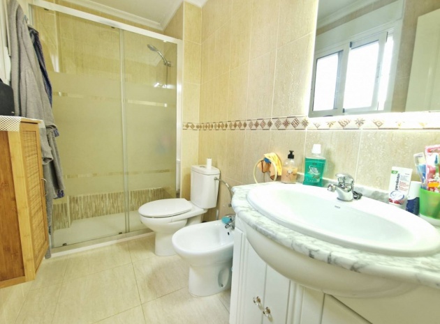 Resale - Apartment - Daya Nueva