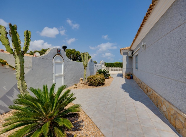 Resale - Villa - Cabo Roig - la regia