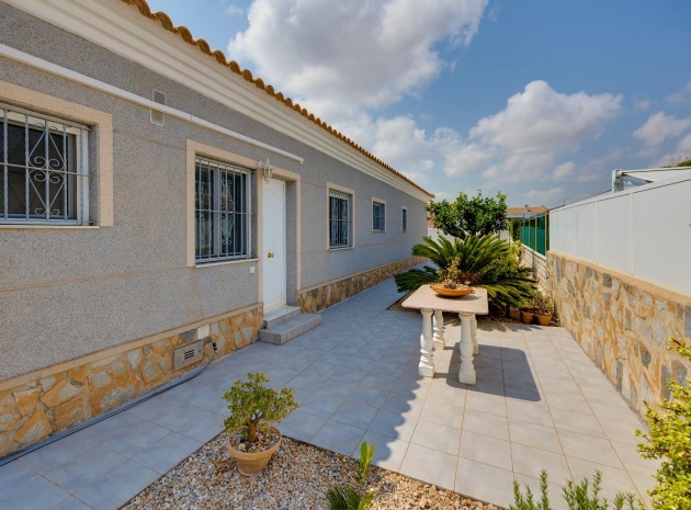 Resale - Villa - Cabo Roig - la regia