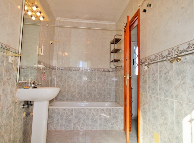 Resale - Townhouse - Villamartin - monte golf