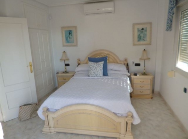 Resale - Villa - Playa Flamenca