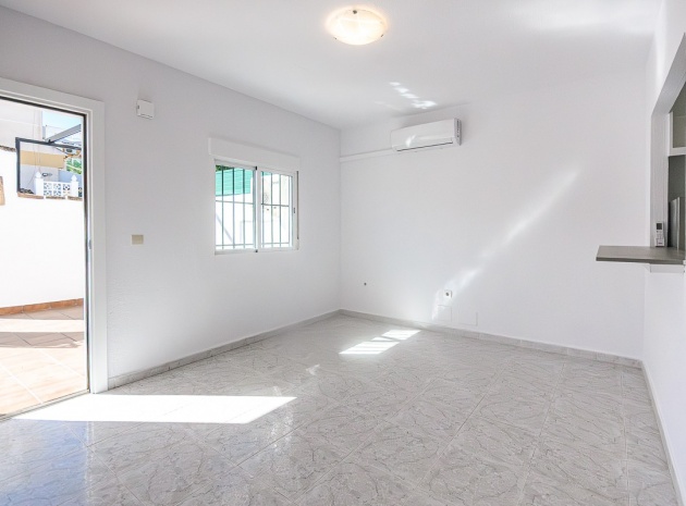 Resale - Townhouse - San Miguel de Salinas - balcon costa