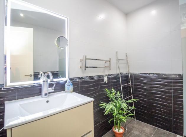 Resale - Townhouse - Villamartin - Fortuna