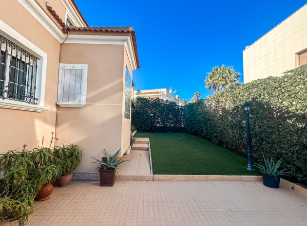 Resale - Villa - La Mata - Beachside La Mata