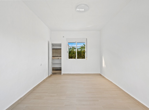 Resale - Country Property - Dolores