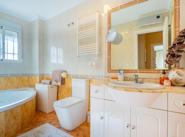 Resale - Villa - Cabo Roig - la regia