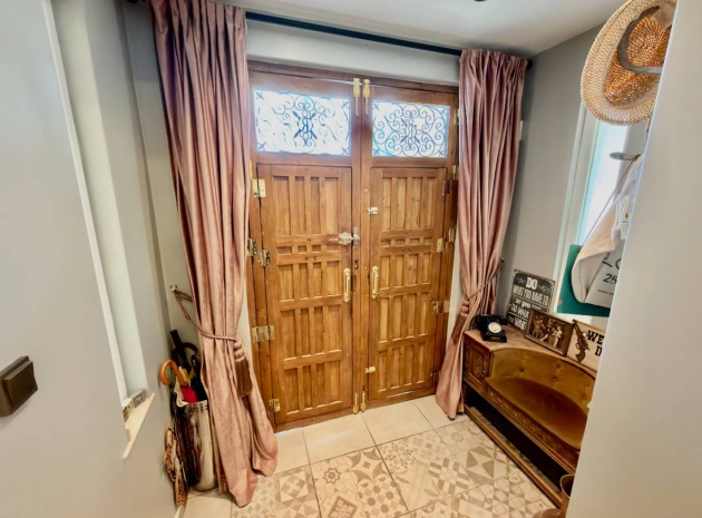 Resale - Villa - Las Heredades - Heredades