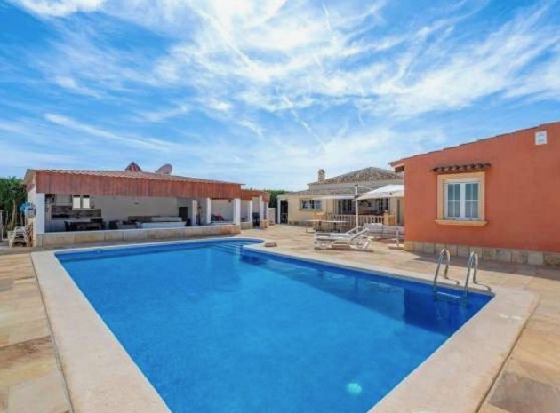 Resale - Villa - Las Heredades - Heredades