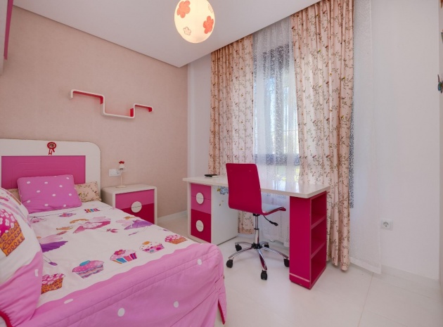 Resale - Townhouse - Villamartin - La Fuente