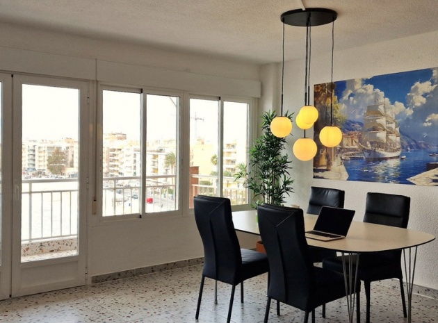 Resale - Apartment - Torrevieja - Torrevieja Centro