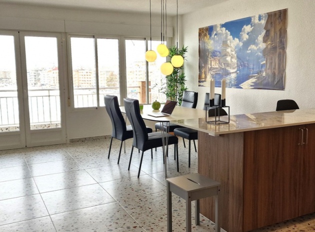 Resale - Apartment - Torrevieja - Torrevieja Centro