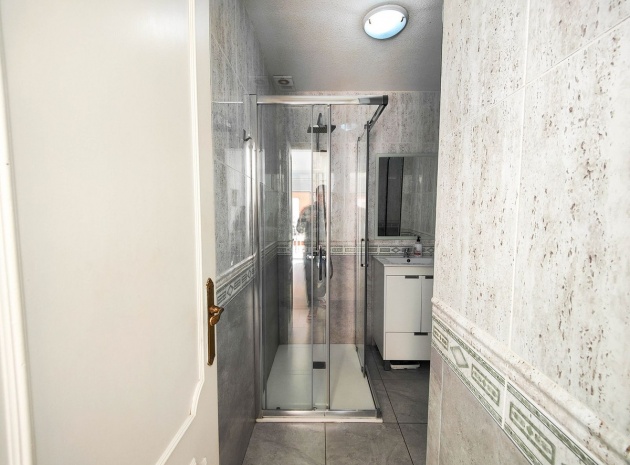 Återförsäljning - Lägenhet - Torrevieja - La Mata