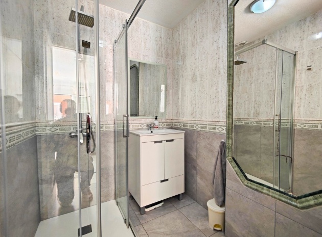 Återförsäljning - Lägenhet - Torrevieja - La Mata