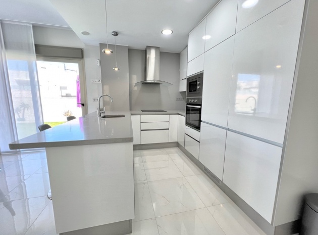 Återförsäljning - Villa - Orihuela - Punta Prima