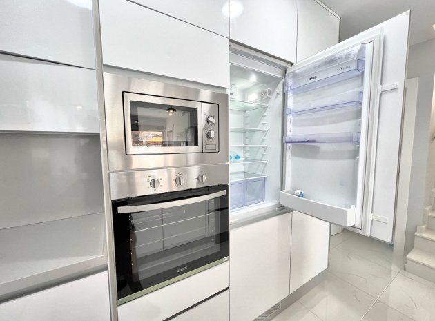 Återförsäljning - Villa - Orihuela - Punta Prima