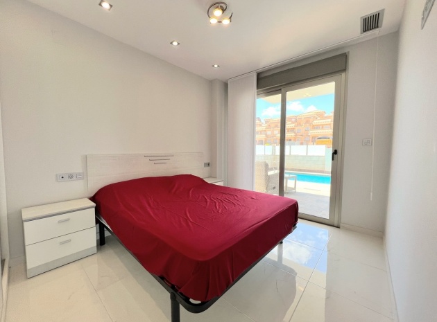 Återförsäljning - Villa - Orihuela - Punta Prima