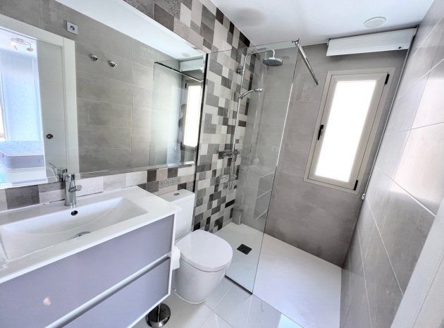 Återförsäljning - Villa - Orihuela - Punta Prima