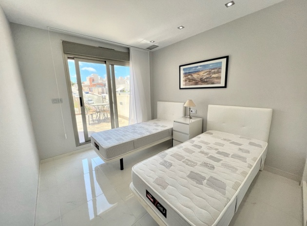 Återförsäljning - Villa - Orihuela - Punta Prima