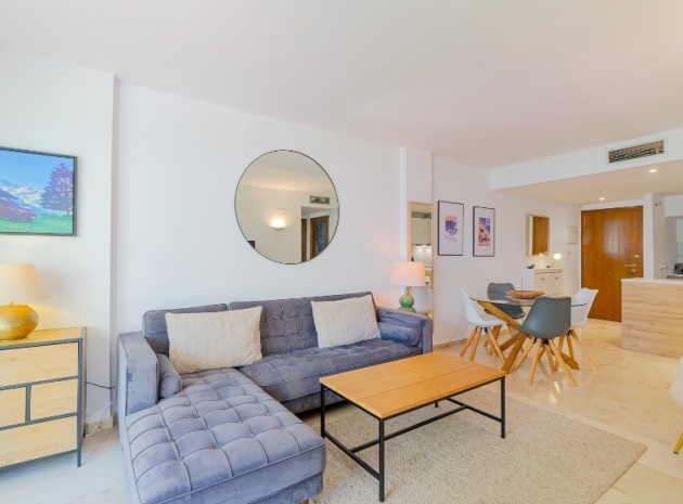 Resale - Apartment - Punta Prima - la entrada