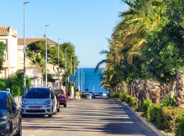 Resale - Apartment - Punta Prima - la entrada