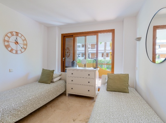 Resale - Apartment - Punta Prima - la entrada