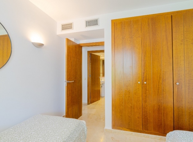 Resale - Apartment - Punta Prima - la entrada